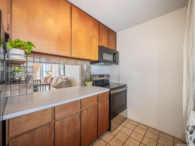 1447 Kewalo Street 502, Honolulu, HI 96822