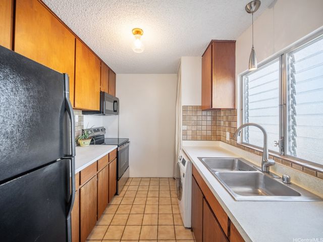 1447 Kewalo Street 502, Honolulu, HI 96822
