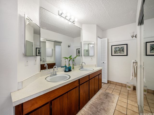 1447 Kewalo Street 502, Honolulu, HI 96822
