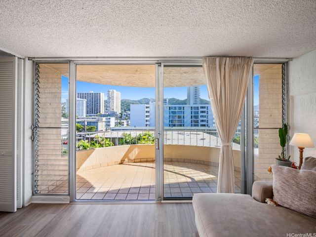 1447 Kewalo Street 502, Honolulu, HI 96822