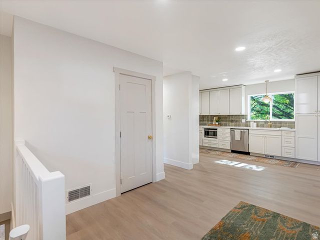 4600 S CREEKVIEW DR, Murray, UT 84107