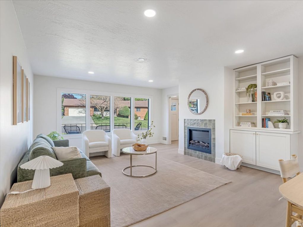Image 11 of property listing at 4600 S CREEKVIEW DR, Murray, UT 84107