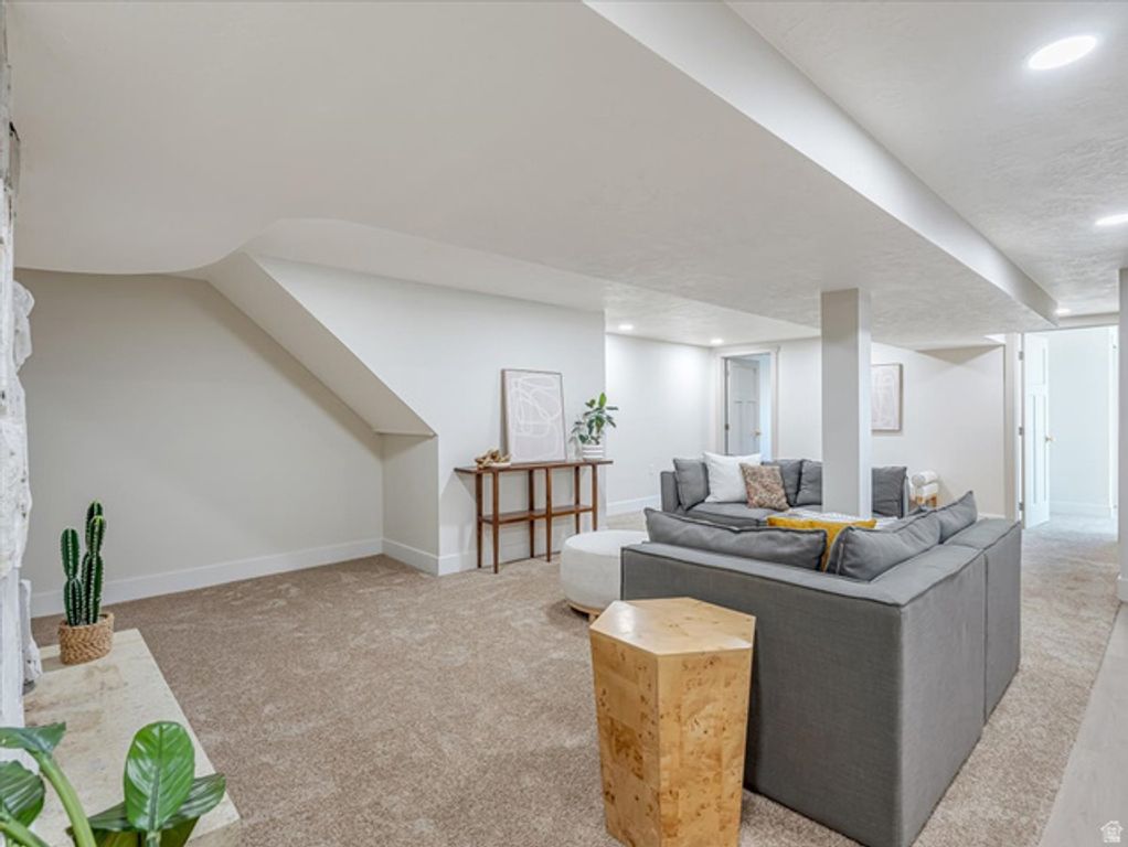 Image 24 of property listing at 4600 S CREEKVIEW DR, Murray, UT 84107