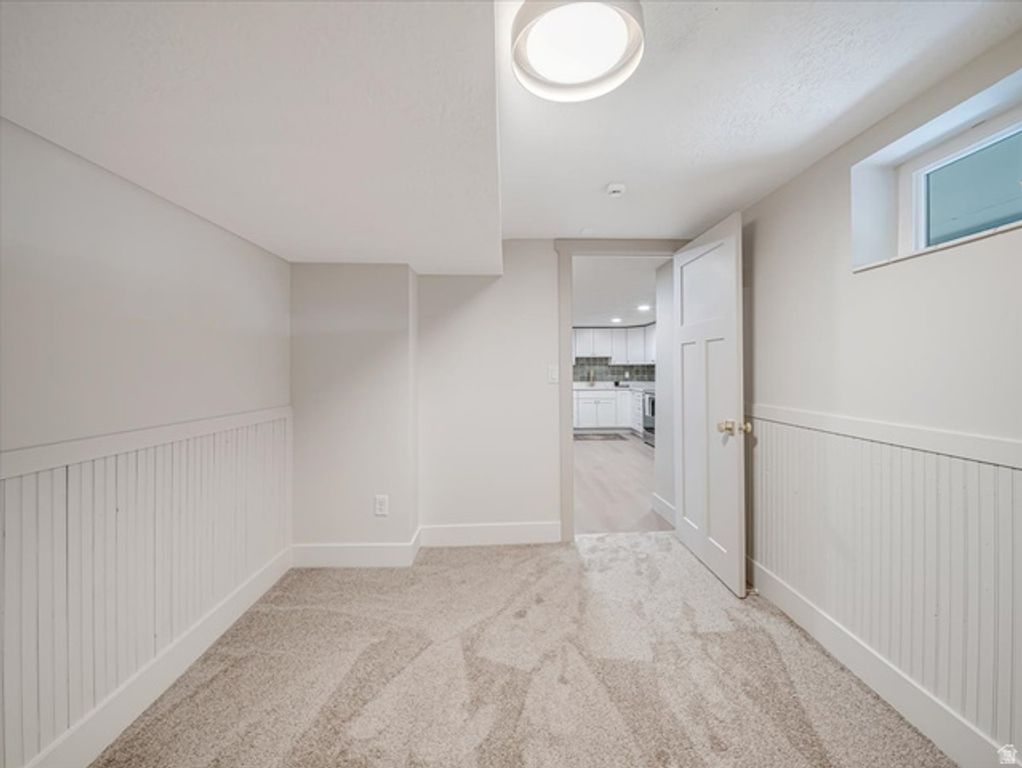 Image 33 of property listing at 4600 S CREEKVIEW DR, Murray, UT 84107