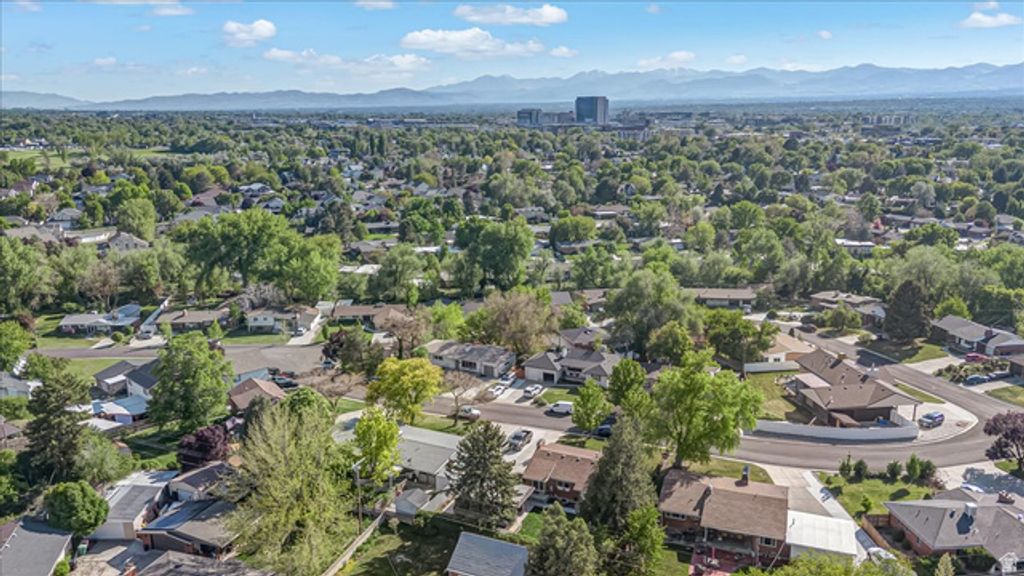 Image 49 of property listing at 4600 S CREEKVIEW DR, Murray, UT 84107