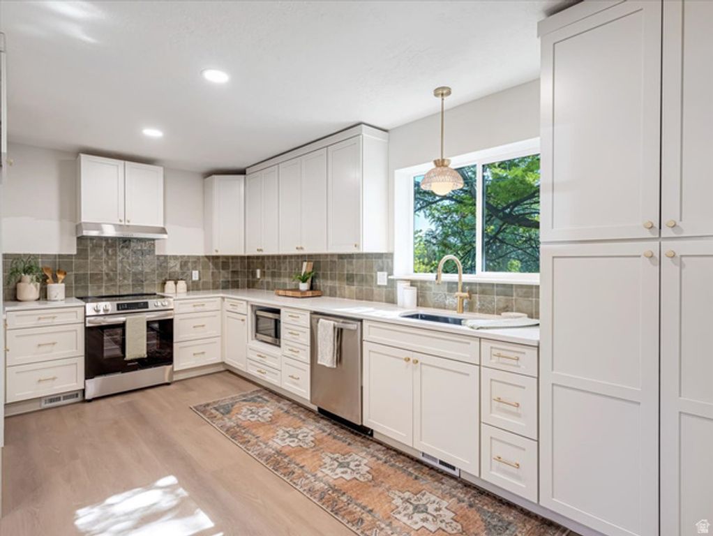 Image 8 of property listing at 4600 S CREEKVIEW DR, Murray, UT 84107