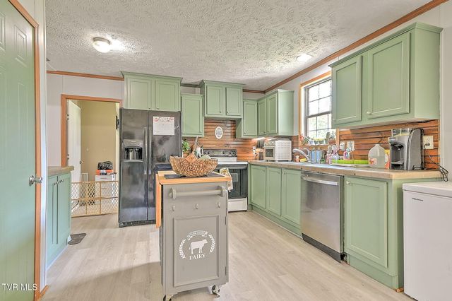 572 Meadow Lark Street, Weber City, VA 24290