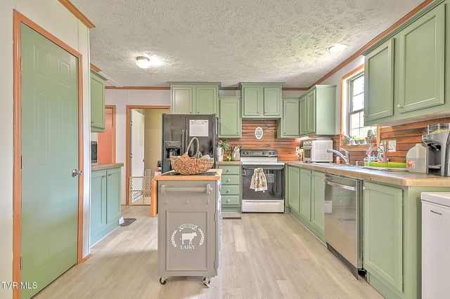 572 Meadow Lark Street, Weber City, VA 24290