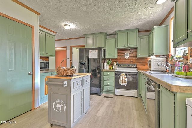 572 Meadow Lark Street, Weber City, VA 24290
