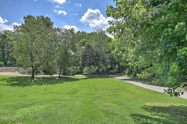 572 Meadow Lark Street, Weber City, VA 24290