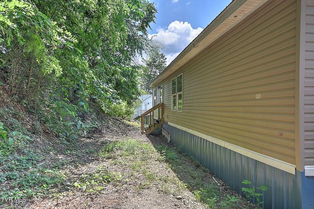 572 Meadow Lark Street, Weber City, VA 24290