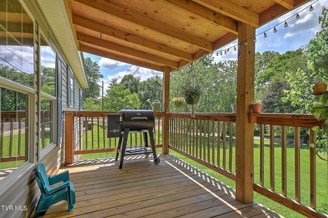 572 Meadow Lark Street, Weber City, VA 24290