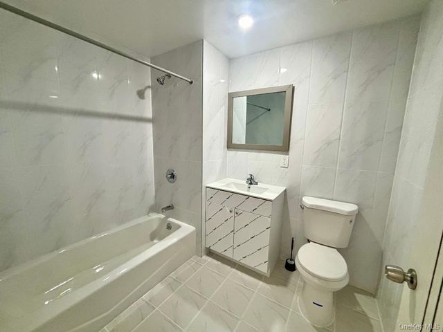 70-25 Queens Boulevard 6H, Woodside, NY 11377