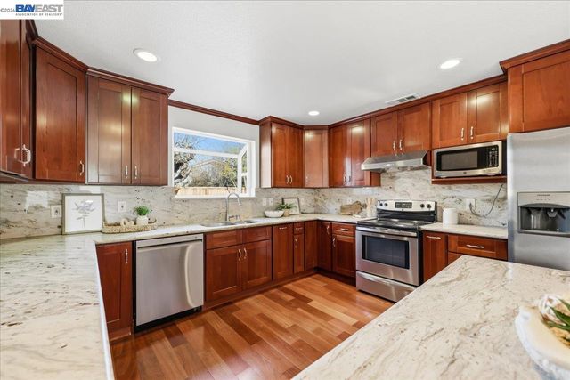 1565 Mendoza Ct, Pleasanton, CA 94566