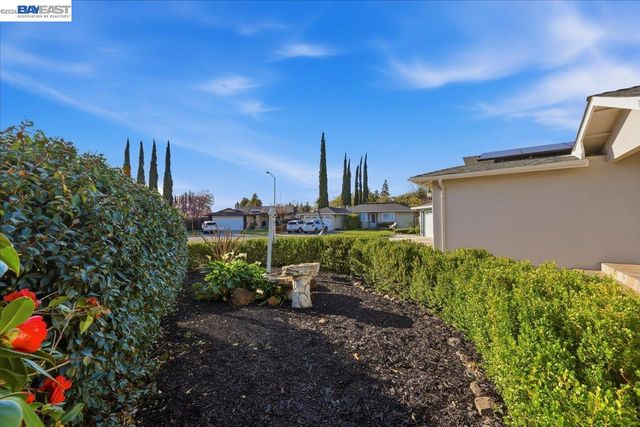 1565 Mendoza Ct, Pleasanton, CA 94566