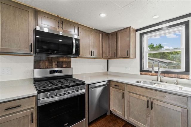 31447 Stonecrest Road, Warsaw, MO 65355