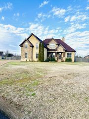 607 Stonefield Ct, Mount Juliet, TN 37122