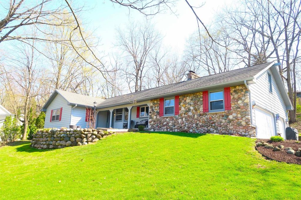 15305 Santa Maria Court, Brookfield, WI 53005