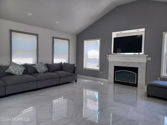 240 Woodcrest Road, Oakhurst, NJ 07755