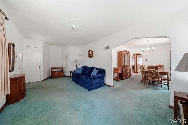 6993 Hillsland Avenue, St Louis, MO 63109