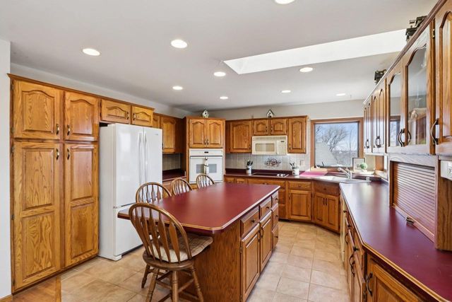 978 N Dewey Avenue, Jefferson, WI 53549