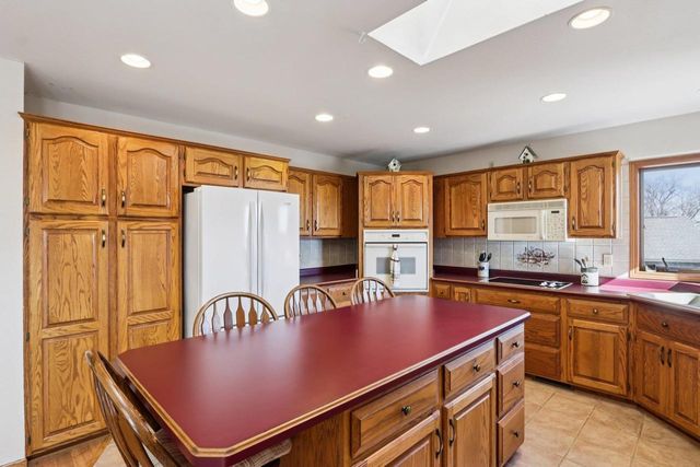 978 N Dewey Avenue, Jefferson, WI 53549