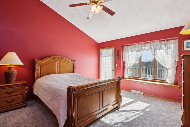978 N Dewey Avenue, Jefferson, WI 53549
