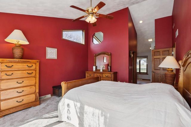 978 N Dewey Avenue, Jefferson, WI 53549