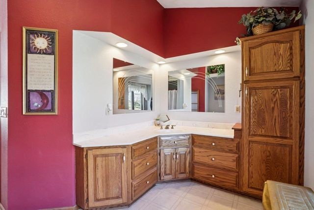 978 N Dewey Avenue, Jefferson, WI 53549