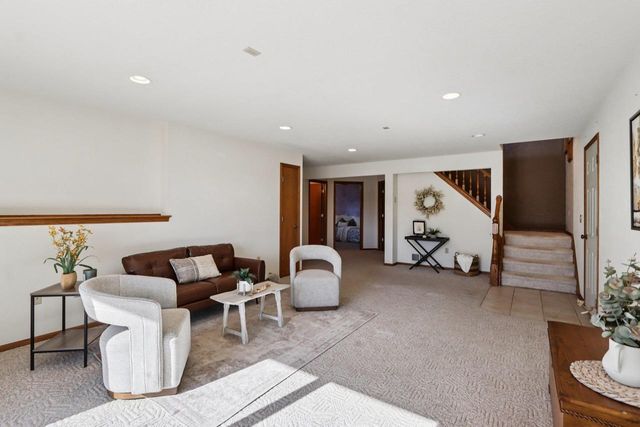 978 N Dewey Avenue, Jefferson, WI 53549