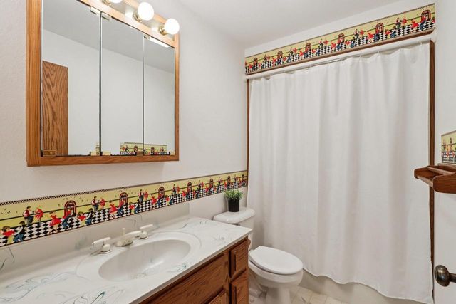 978 N Dewey Avenue, Jefferson, WI 53549