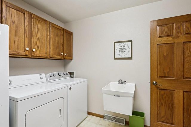 978 N Dewey Avenue, Jefferson, WI 53549