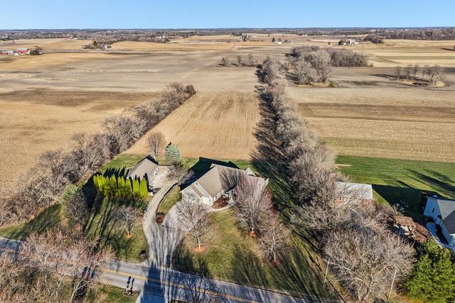 978 N Dewey Avenue, Jefferson, WI 53549