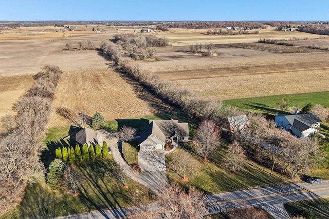 978 N Dewey Avenue, Jefferson, WI 53549