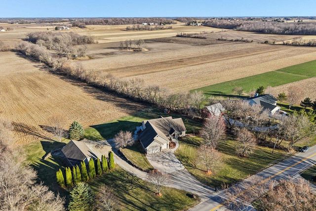 978 N Dewey Avenue, Jefferson, WI 53549