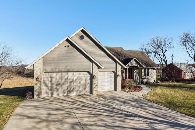 978 N Dewey Avenue, Jefferson, WI 53549