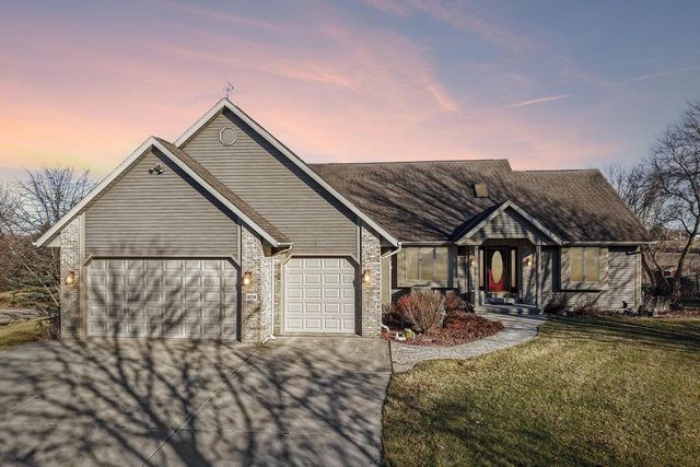978 N Dewey Avenue, Jefferson, WI 53549