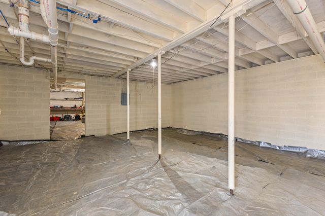 136 N Poole St, Ashland City, TN 37015