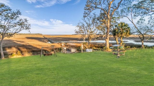 1039 Shell Point Cove Road NE, Townsend, GA 31331