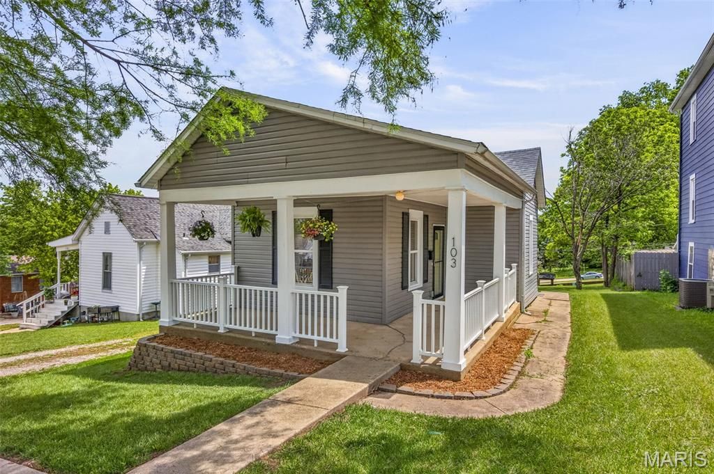103 S 4th Street, De Soto, MO 63020
