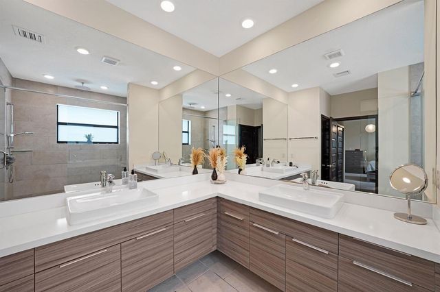 15451 NW 88th Avenue, Miami Lakes, FL 33018