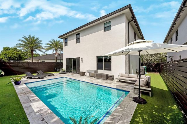 15451 NW 88th Avenue, Miami Lakes, FL 33018