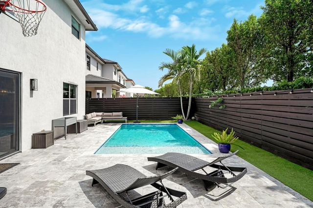 15451 NW 88th Avenue, Miami Lakes, FL 33018