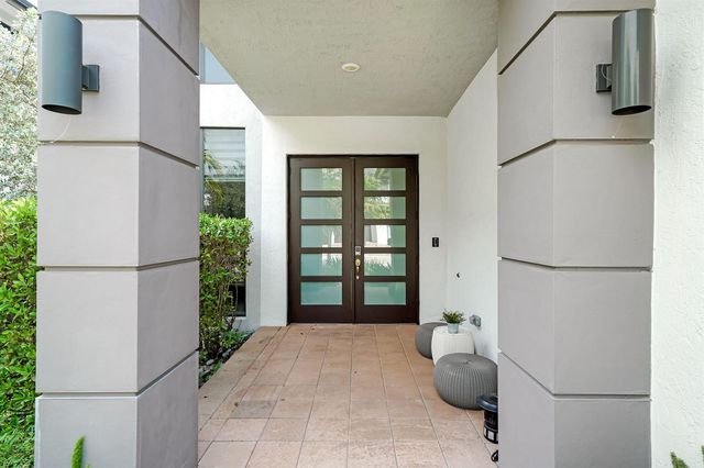 15451 NW 88th Avenue, Miami Lakes, FL 33018