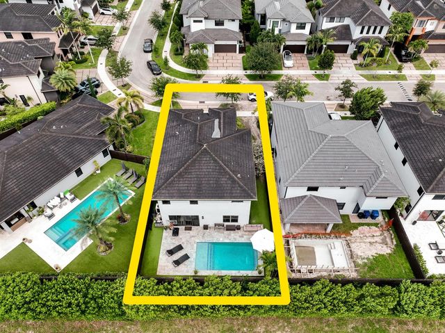 15451 NW 88th Avenue, Miami Lakes, FL 33018