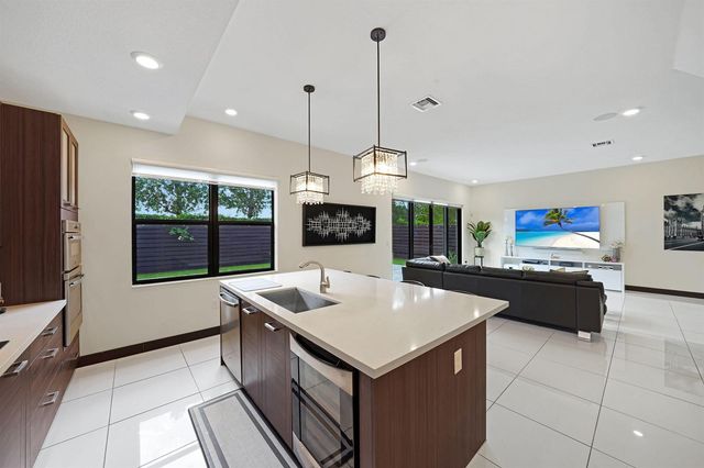 15451 NW 88th Avenue, Miami Lakes, FL 33018