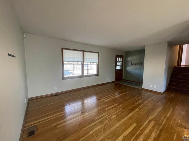 339 SW Woodbury North CT, Topeka, KS 66606