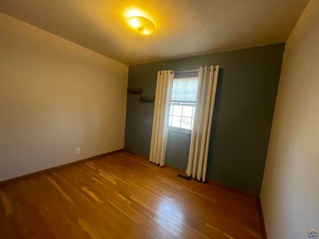 339 SW Woodbury North CT, Topeka, KS 66606