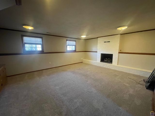 339 SW Woodbury North CT, Topeka, KS 66606