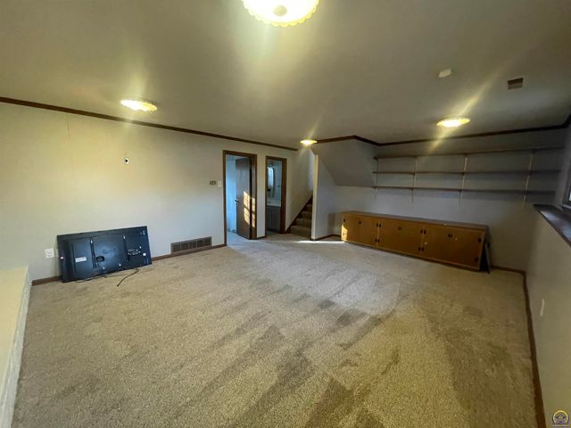 339 SW Woodbury North CT, Topeka, KS 66606